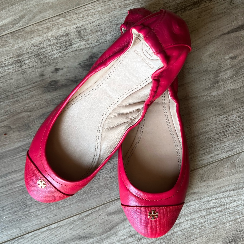 Tory Burch Fuchsia Leather Flats 7.5 excellent condition!